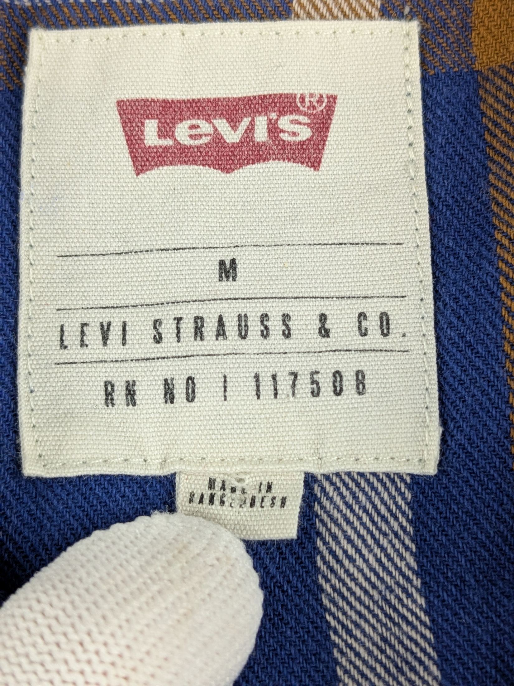 Lot 10 - Men’s Designer Shirt Bundle – Levis, Hugo Boss, Paul Smith, Gianni Vialli Reseller Lot - Image 9